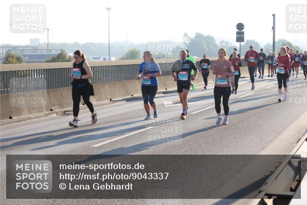 03.10.2025 - Köhlbrandbrückenlauf Lena Gebhardt http://msf.ph/oto/9043337 03.10.2025 09:26:34 Position 1  meine-sportfotos.de
