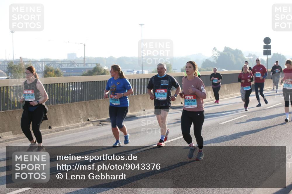 03.10.2025 - Köhlbrandbrückenlauf Lena Gebhardt http://msf.ph/oto/9043376 03.10.2025 09:26:35 Position 1 2498, 2240, 1728 meine-sportfotos.de