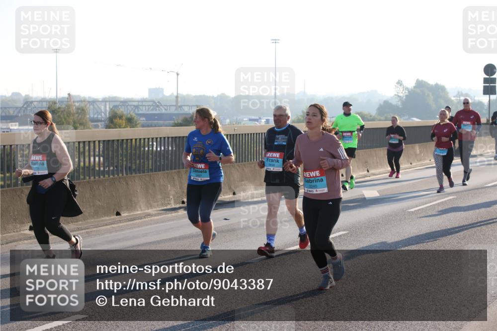 03.10.2025 - Köhlbrandbrückenlauf Lena Gebhardt http://msf.ph/oto/9043387 03.10.2025 09:26:36 Position 1 1728, 2497, 2498, 2240 meine-sportfotos.de