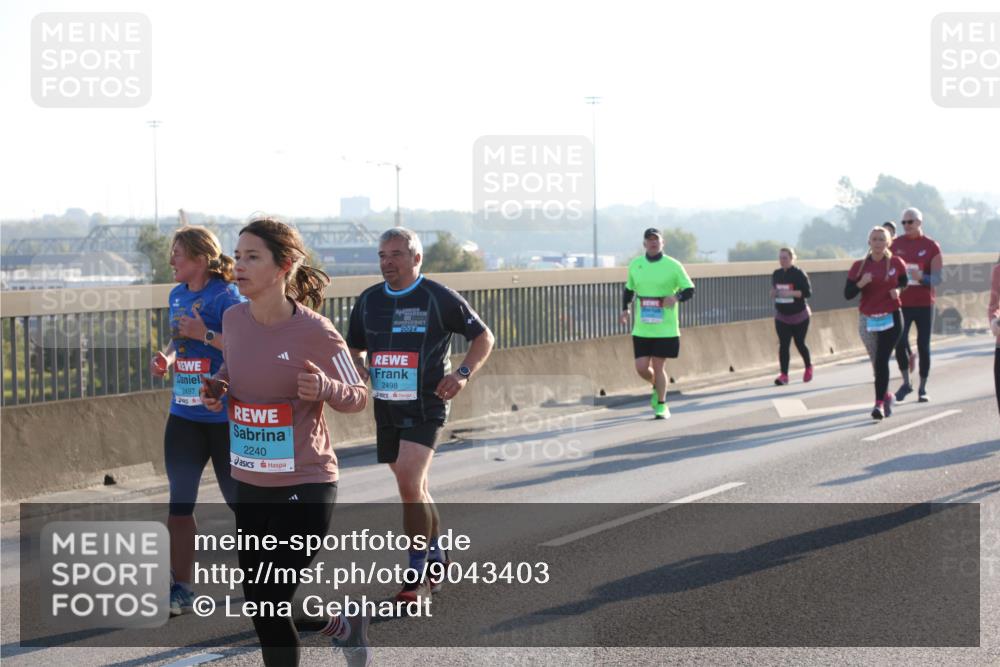 03.10.2025 - Köhlbrandbrückenlauf Lena Gebhardt http://msf.ph/oto/9043403 03.10.2025 09:26:37 Position 1 2497, 2024, 2240, 2498 meine-sportfotos.de