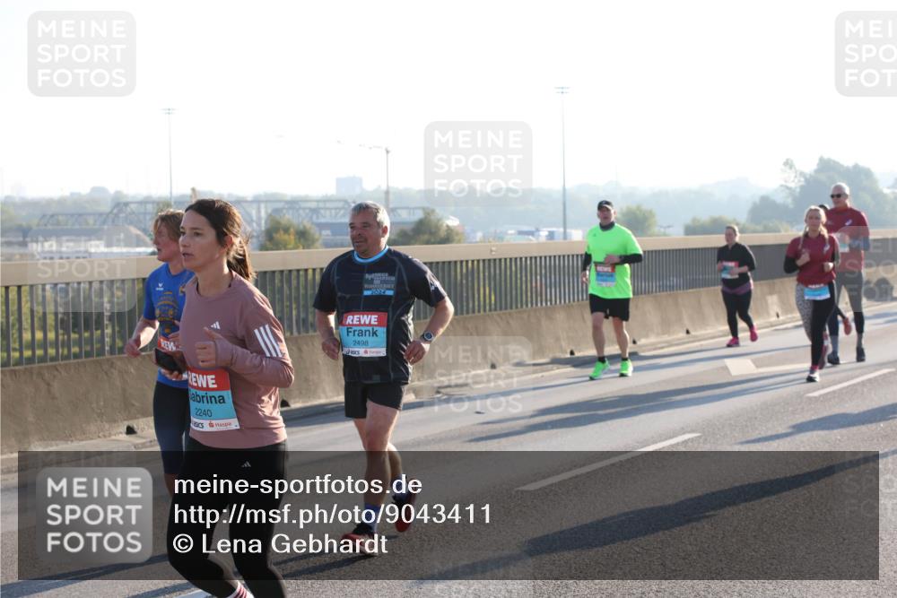 03.10.2025 - Köhlbrandbrückenlauf Lena Gebhardt http://msf.ph/oto/9043411 03.10.2025 09:26:37 Position 1 2240, 2024, 2498 meine-sportfotos.de