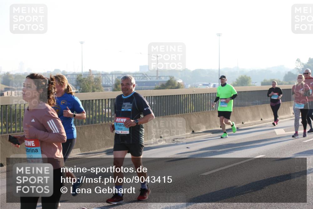 03.10.2025 - Köhlbrandbrückenlauf Lena Gebhardt http://msf.ph/oto/9043415 03.10.2025 09:26:37 Position 1 2240, 2024, 2498 meine-sportfotos.de