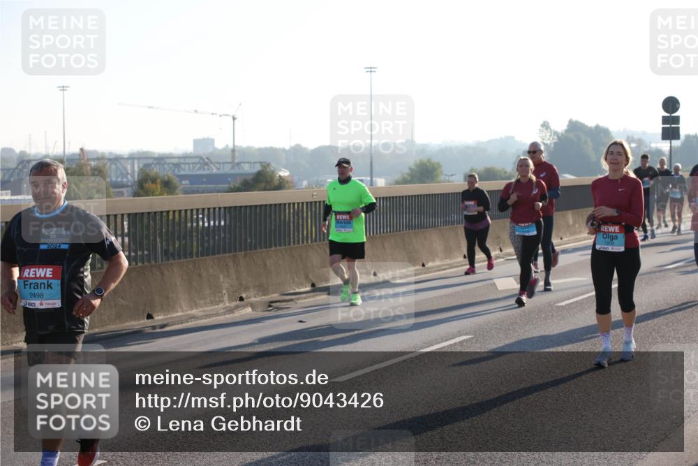 03.10.2025 - Köhlbrandbrückenlauf Lena Gebhardt http://msf.ph/oto/9043426 03.10.2025 09:26:37 Position 1 2024, 2498 meine-sportfotos.de