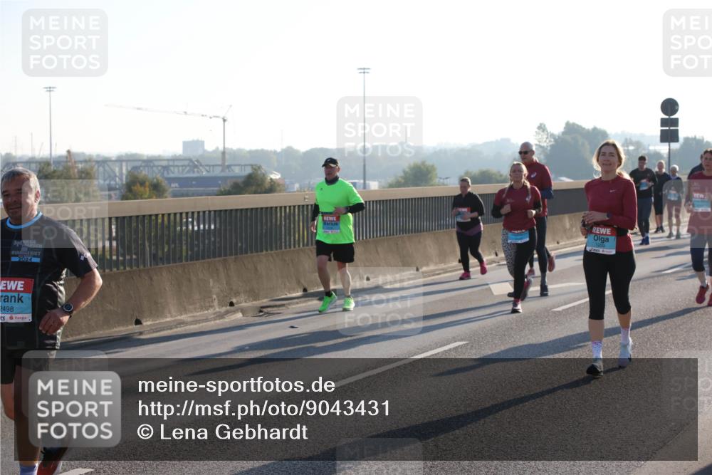 03.10.2025 - Köhlbrandbrückenlauf Lena Gebhardt http://msf.ph/oto/9043431 03.10.2025 09:26:38 Position 1 2024, 2498, 1209 meine-sportfotos.de