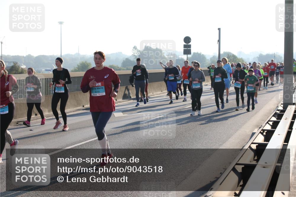 03.10.2025 - Köhlbrandbrückenlauf Lena Gebhardt http://msf.ph/oto/9043518 03.10.2025 09:26:40 Position 1 25, 148, 3019 meine-sportfotos.de