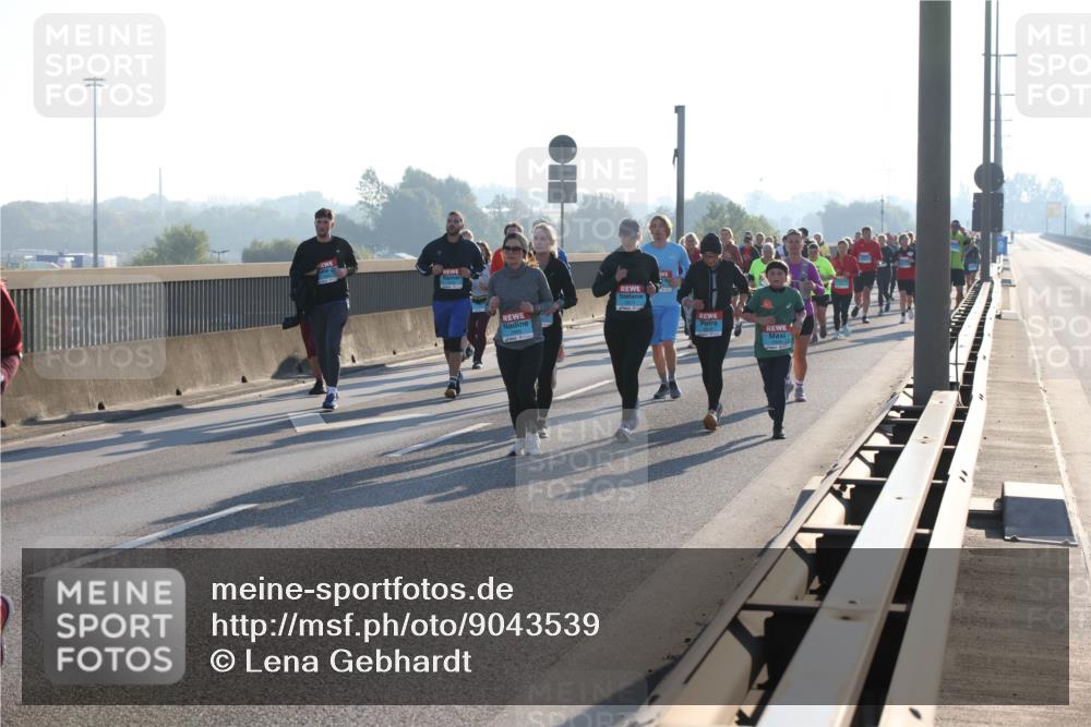 03.10.2025 - Köhlbrandbrückenlauf Lena Gebhardt http://msf.ph/oto/9043539 03.10.2025 09:26:41 Position 1 2271 meine-sportfotos.de