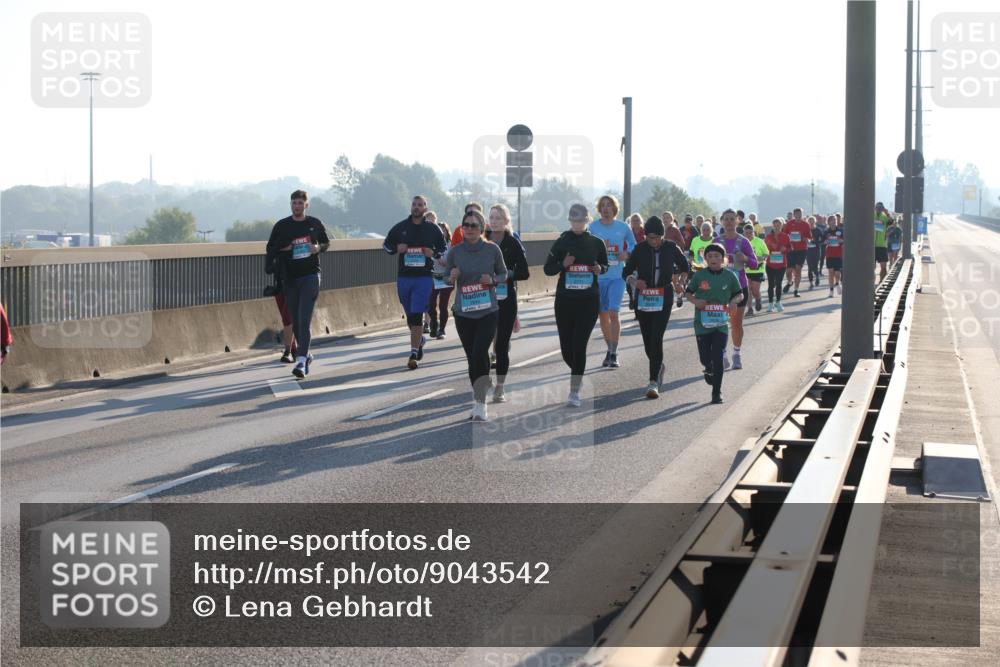 03.10.2025 - Köhlbrandbrückenlauf Lena Gebhardt http://msf.ph/oto/9043542 03.10.2025 09:26:42 Position 1  meine-sportfotos.de