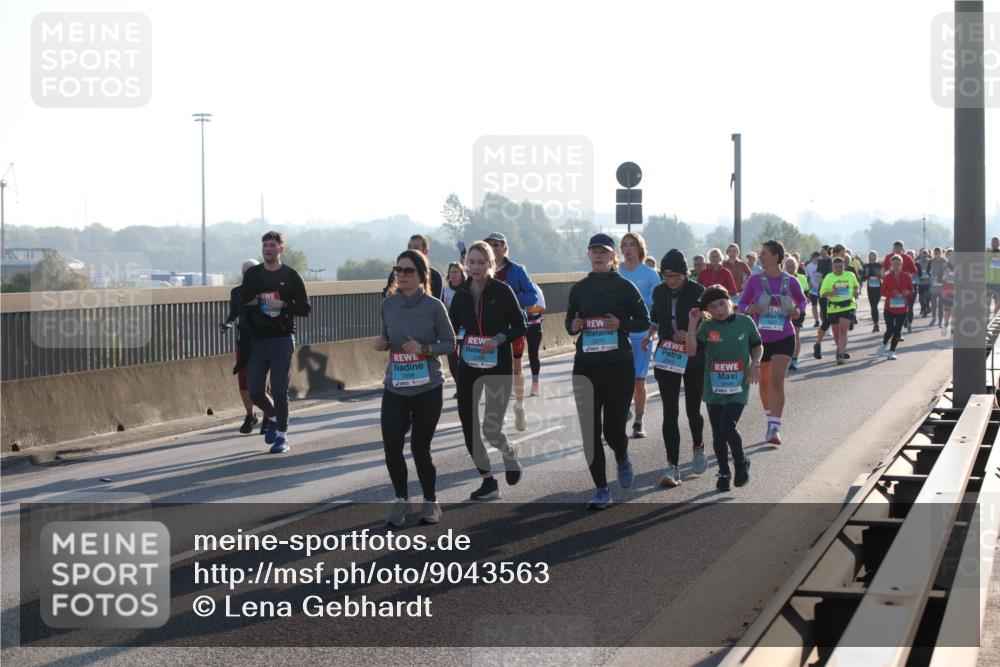 03.10.2025 - Köhlbrandbrückenlauf Lena Gebhardt http://msf.ph/oto/9043563 03.10.2025 09:26:43 Position 1  meine-sportfotos.de