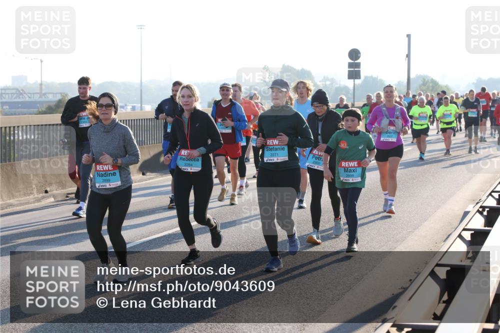 03.10.2025 - Köhlbrandbrückenlauf Lena Gebhardt http://msf.ph/oto/9043609 03.10.2025 09:26:45 Position 1 2899, 2284, 2271, 2900, 2898, 2637 meine-sportfotos.de
