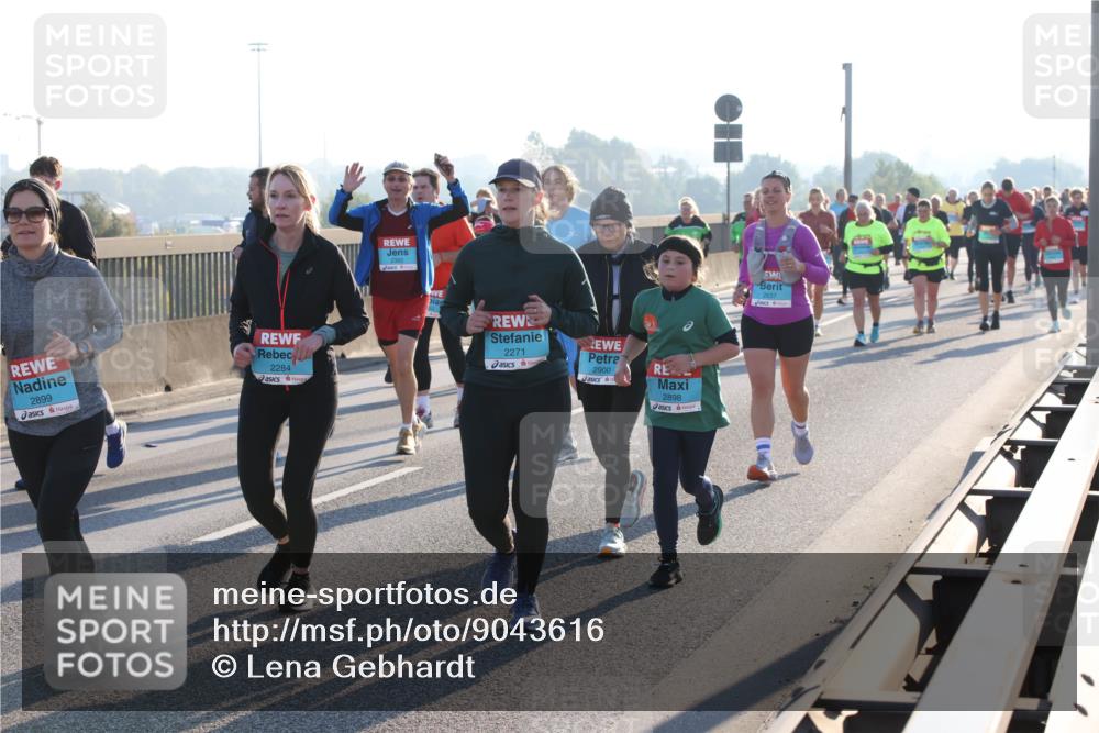 03.10.2025 - Köhlbrandbrückenlauf Lena Gebhardt http://msf.ph/oto/9043616 03.10.2025 09:26:45 Position 1 2899, 2284, 2271, 2900, 2898, 2637 meine-sportfotos.de