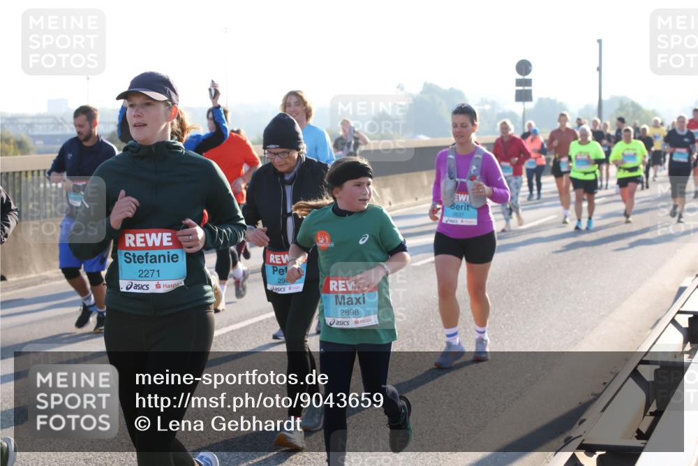 03.10.2025 - Köhlbrandbrückenlauf Lena Gebhardt http://msf.ph/oto/9043659 03.10.2025 09:26:46 Position 1 2271, 29, 2898, 2637 meine-sportfotos.de