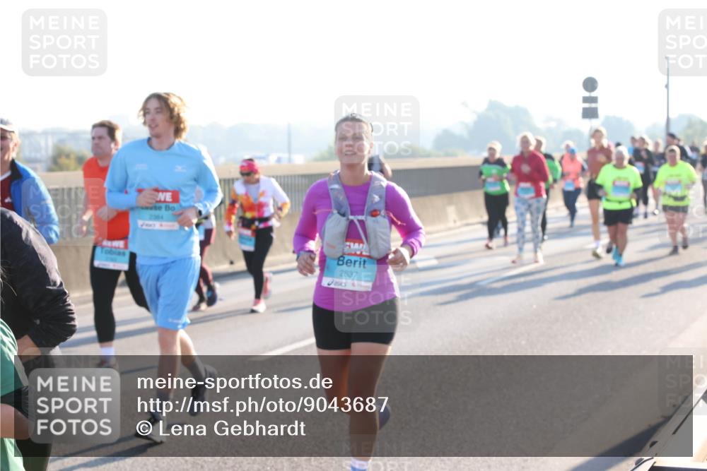 03.10.2025 - Köhlbrandbrückenlauf Lena Gebhardt http://msf.ph/oto/9043687 03.10.2025 09:26:48 Position 1 2384, 2637 meine-sportfotos.de