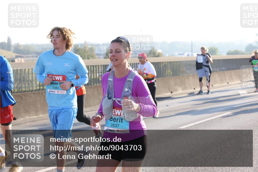 03.10.2025 - Köhlbrandbrückenlauf Lena Gebhardt http://msf.ph/oto/9043703 03.10.2025 09:26:48 Position 1 2384, 2637 meine-sportfotos.de