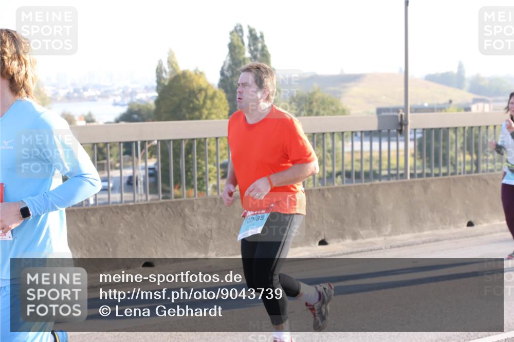 03.10.2025 - Köhlbrandbrückenlauf Lena Gebhardt http://msf.ph/oto/9043739 03.10.2025 09:26:50 Position 1 2163 meine-sportfotos.de