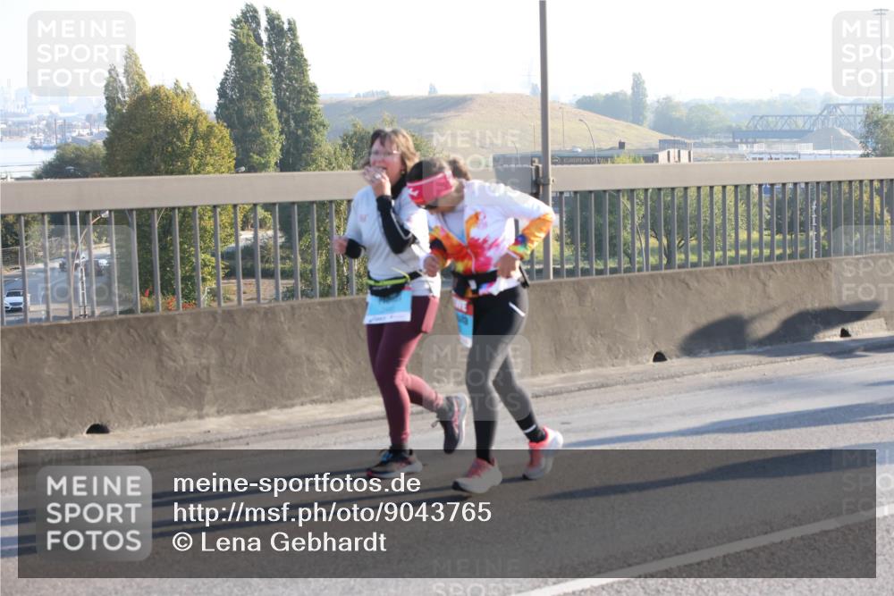 03.10.2025 - Köhlbrandbrückenlauf Lena Gebhardt http://msf.ph/oto/9043765 03.10.2025 09:26:51 Position 1  meine-sportfotos.de