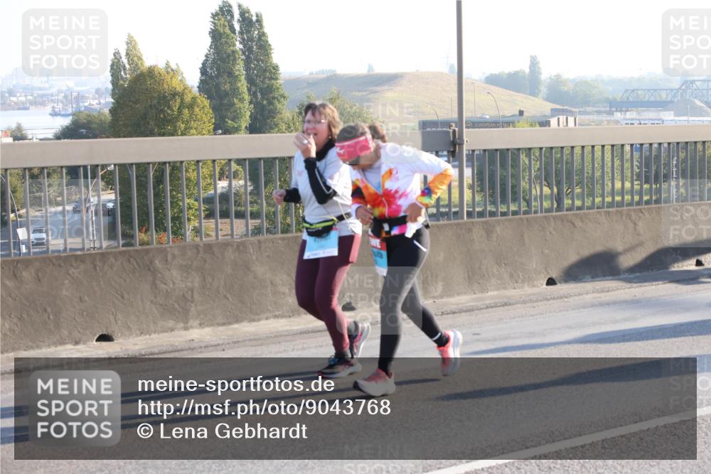 03.10.2025 - Köhlbrandbrückenlauf Lena Gebhardt http://msf.ph/oto/9043768 03.10.2025 09:26:51 Position 1  meine-sportfotos.de