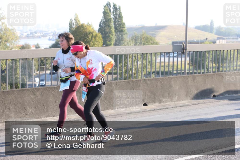 03.10.2025 - Köhlbrandbrückenlauf Lena Gebhardt http://msf.ph/oto/9043782 03.10.2025 09:26:51 Position 1 361 meine-sportfotos.de