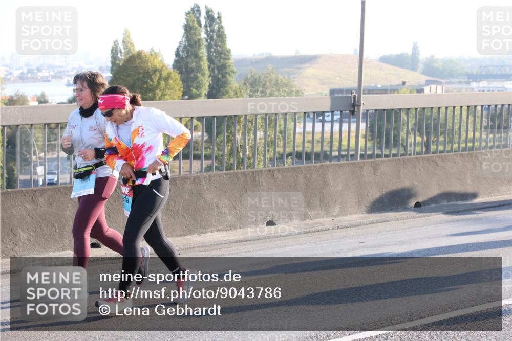 03.10.2025 - Köhlbrandbrückenlauf Lena Gebhardt http://msf.ph/oto/9043786 03.10.2025 09:26:51 Position 1 361 meine-sportfotos.de