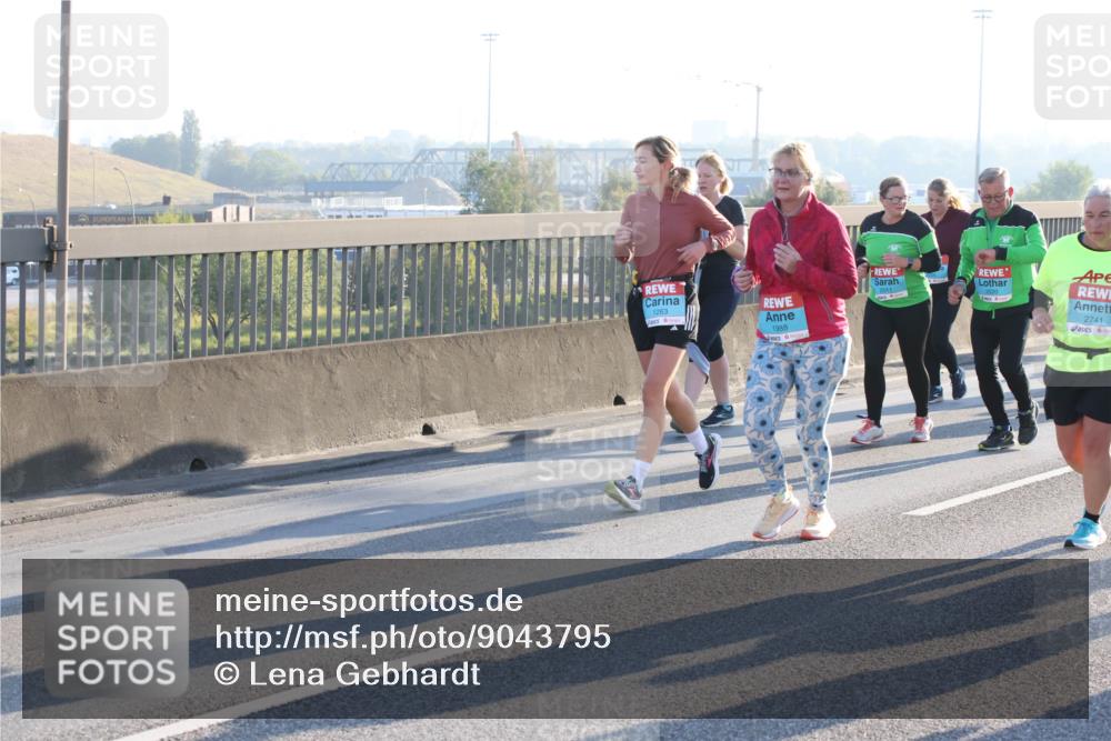 03.10.2025 - Köhlbrandbrückenlauf Lena Gebhardt http://msf.ph/oto/9043795 03.10.2025 09:26:52 Position 1 1263, 1988, 2741 meine-sportfotos.de