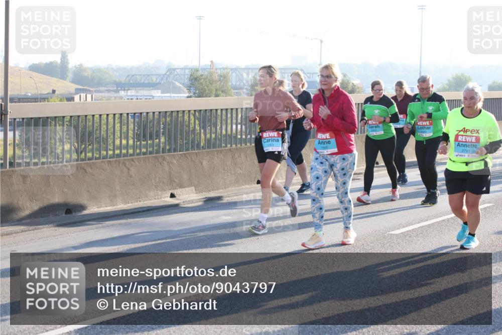 03.10.2025 - Köhlbrandbrückenlauf Lena Gebhardt http://msf.ph/oto/9043797 03.10.2025 09:26:52 Position 1 2011, 1263, 1988, 2741 meine-sportfotos.de