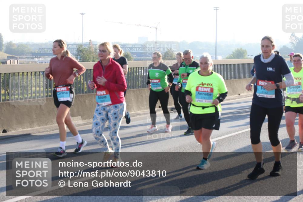 03.10.2025 - Köhlbrandbrückenlauf Lena Gebhardt http://msf.ph/oto/9043810 03.10.2025 09:26:52 Position 1 3142, 2738, 2741 meine-sportfotos.de