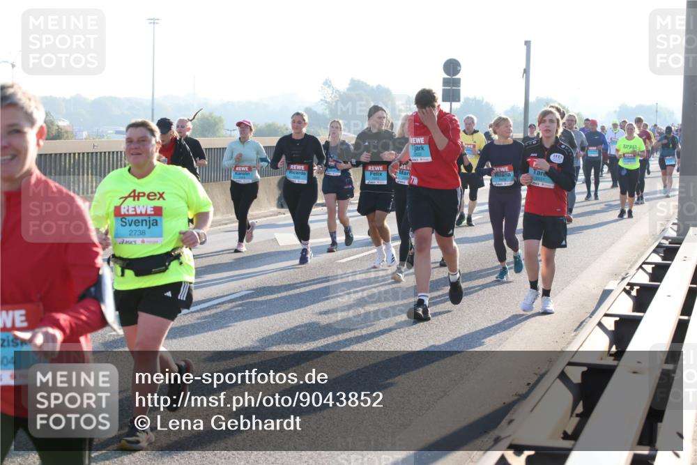 03.10.2025 - Köhlbrandbrückenlauf Lena Gebhardt http://msf.ph/oto/9043852 03.10.2025 09:26:54 Position 1 04, 2738, 330, 2632, 2631, 6 meine-sportfotos.de