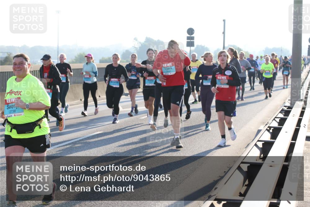 03.10.2025 - Köhlbrandbrückenlauf Lena Gebhardt http://msf.ph/oto/9043865 03.10.2025 09:26:54 Position 1 2738 meine-sportfotos.de
