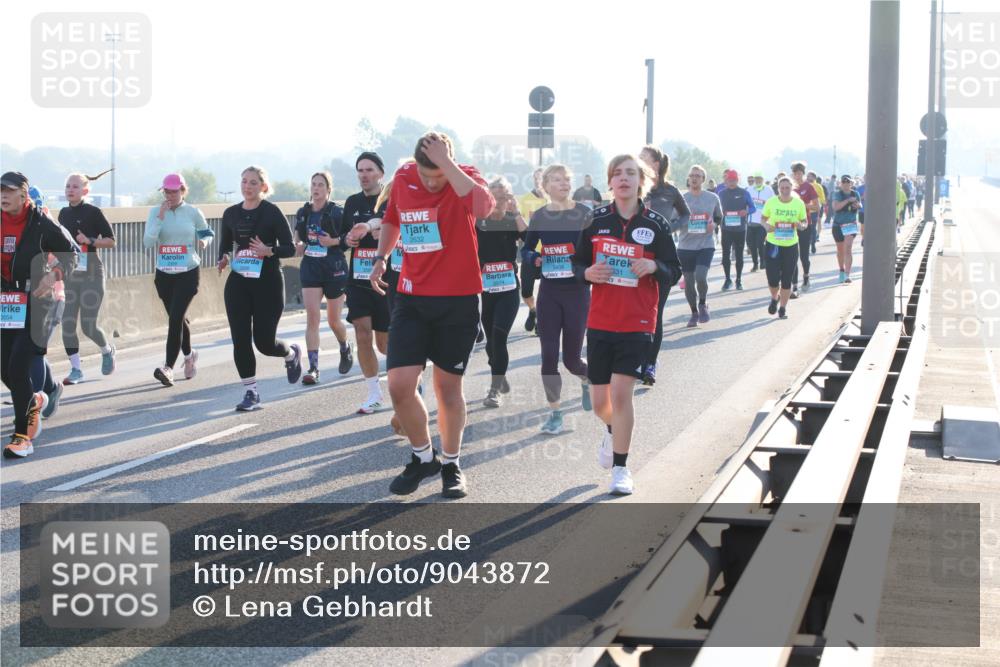 03.10.2025 - Köhlbrandbrückenlauf Lena Gebhardt http://msf.ph/oto/9043872 03.10.2025 09:26:54 Position 1 3054, 2632, 31 meine-sportfotos.de