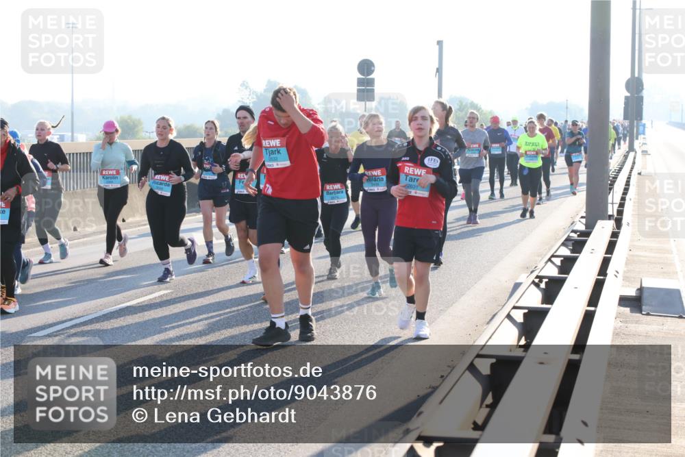 03.10.2025 - Köhlbrandbrückenlauf Lena Gebhardt http://msf.ph/oto/9043876 03.10.2025 09:26:54 Position 1 2631 meine-sportfotos.de