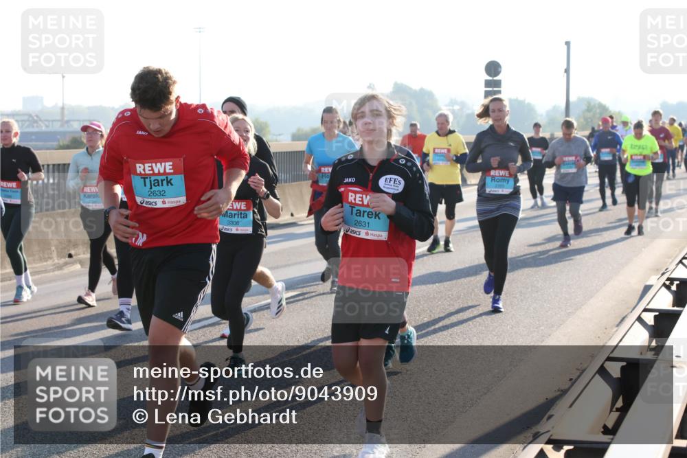 03.10.2025 - Köhlbrandbrückenlauf Lena Gebhardt http://msf.ph/oto/9043909 03.10.2025 09:26:56 Position 1 2632, 3306, 2631 meine-sportfotos.de