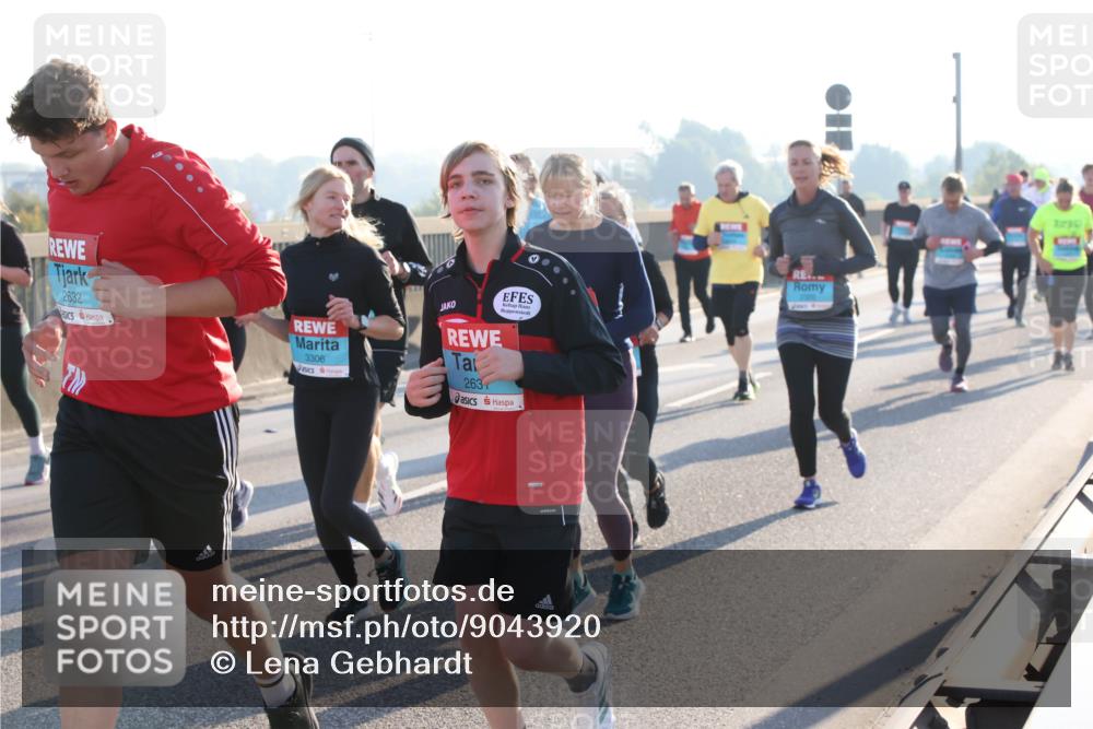 03.10.2025 - Köhlbrandbrückenlauf Lena Gebhardt http://msf.ph/oto/9043920 03.10.2025 09:26:56 Position 1 2632, 3306, 263 meine-sportfotos.de