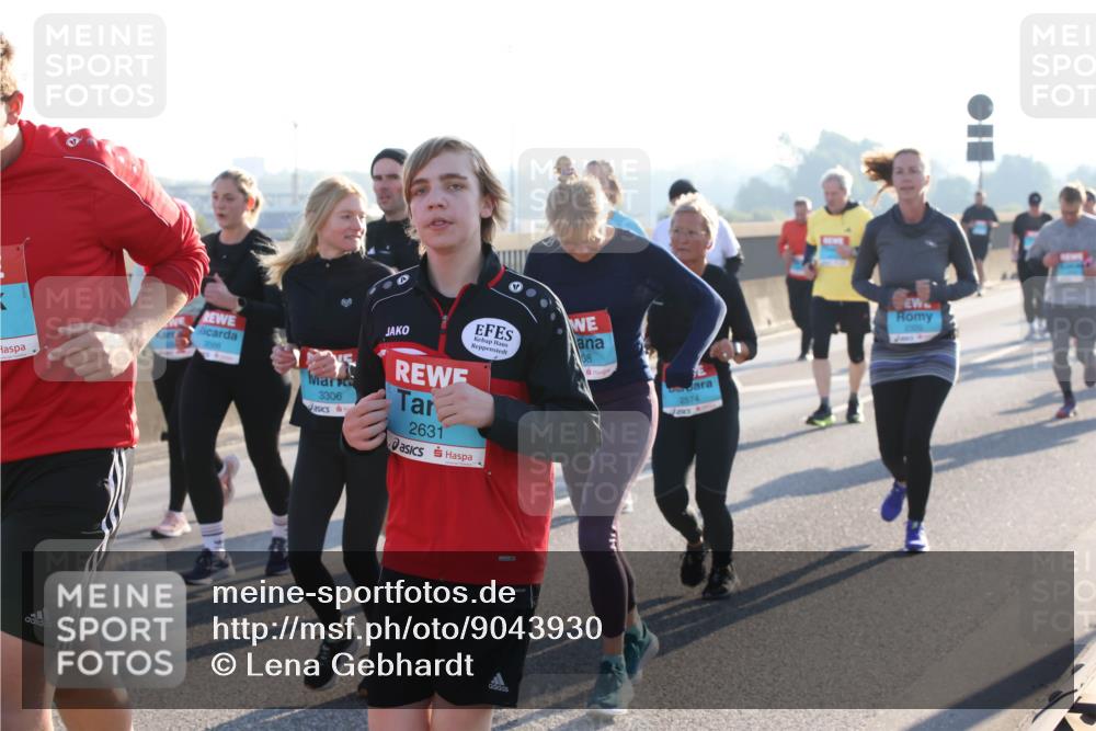 03.10.2025 - Köhlbrandbrückenlauf Lena Gebhardt http://msf.ph/oto/9043930 03.10.2025 09:26:57 Position 1 08, 3566, 3306, 2631, 2574 meine-sportfotos.de