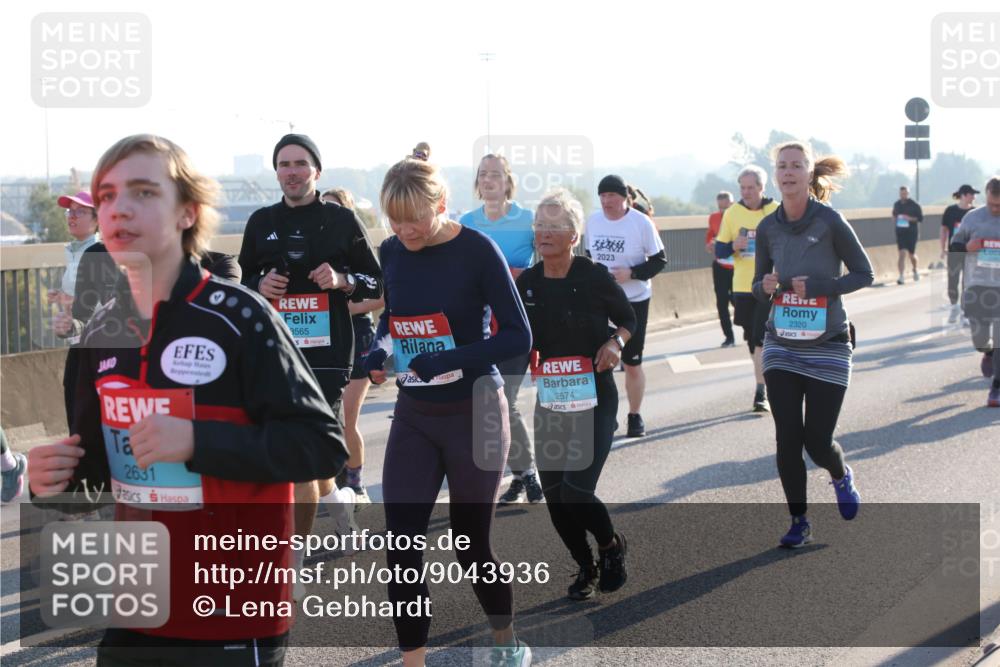 03.10.2025 - Köhlbrandbrückenlauf Lena Gebhardt http://msf.ph/oto/9043936 03.10.2025 09:26:57 Position 1 2631, 3565, 2574, 2023, 2320 meine-sportfotos.de
