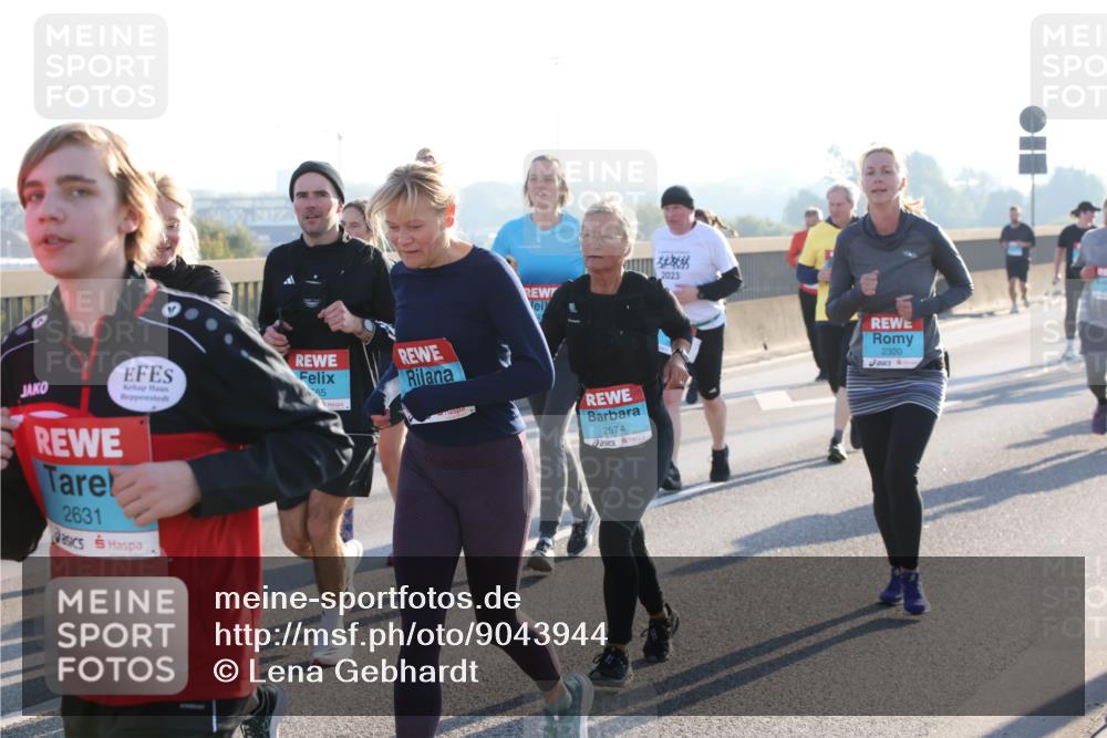 03.10.2025 - Köhlbrandbrückenlauf Lena Gebhardt http://msf.ph/oto/9043944 03.10.2025 09:26:57 Position 1 65, 2631, 2574, 2023, 2320 meine-sportfotos.de
