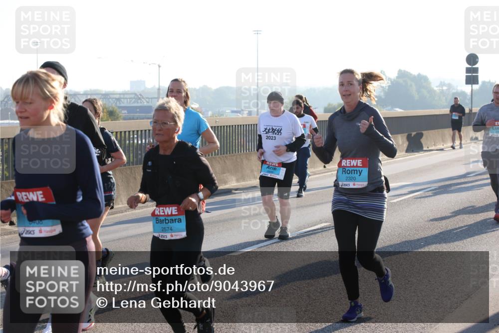 03.10.2025 - Köhlbrandbrückenlauf Lena Gebhardt http://msf.ph/oto/9043967 03.10.2025 09:26:58 Position 1 8436, 2574, 2023, 2320 meine-sportfotos.de