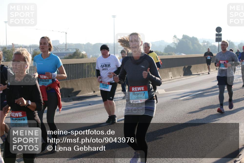 03.10.2025 - Köhlbrandbrückenlauf Lena Gebhardt http://msf.ph/oto/9043976 03.10.2025 09:26:58 Position 1 2574, 2023, 2414, 2693, 2320 meine-sportfotos.de