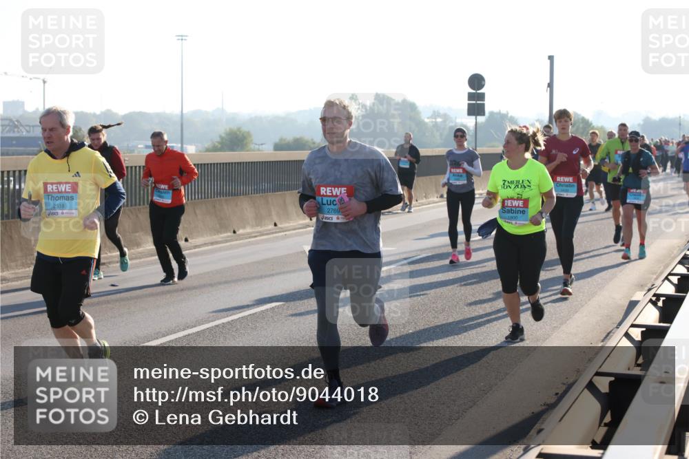 03.10.2025 - Köhlbrandbrückenlauf Lena Gebhardt http://msf.ph/oto/9044018 03.10.2025 09:27:00 Position 1 2518, 2769, 2439, 1800 meine-sportfotos.de