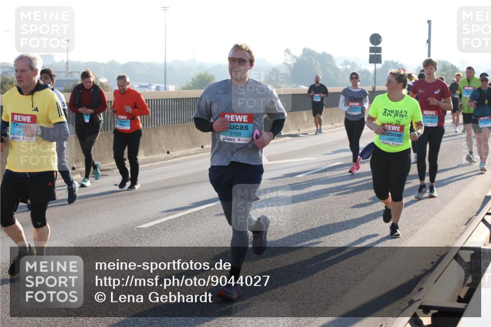 03.10.2025 - Köhlbrandbrückenlauf Lena Gebhardt http://msf.ph/oto/9044027 03.10.2025 09:27:00 Position 1 251, 2769, 2439, 1800 meine-sportfotos.de