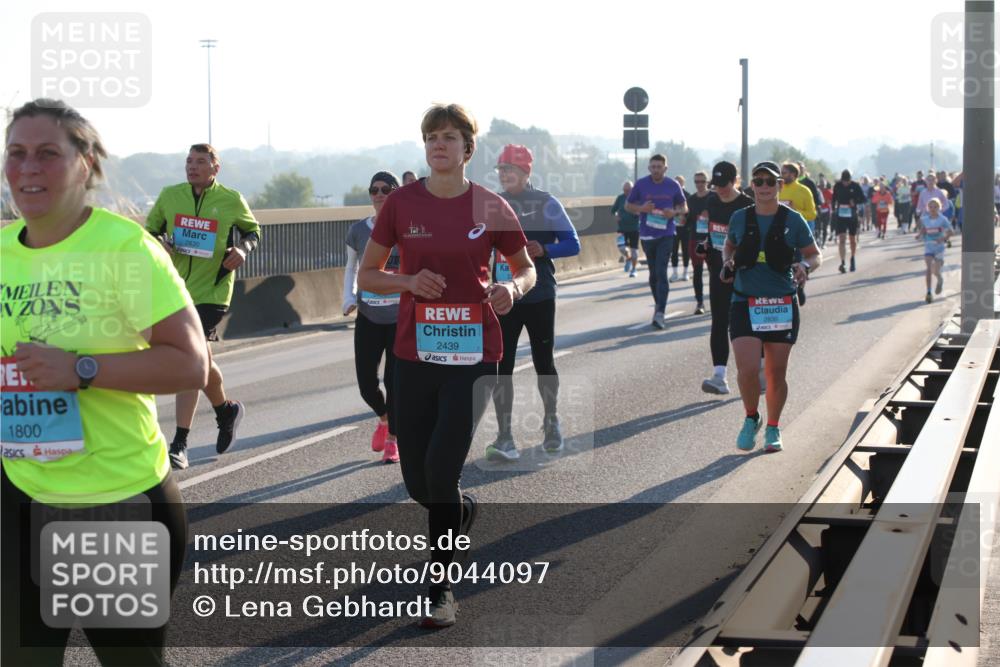 03.10.2025 - Köhlbrandbrückenlauf Lena Gebhardt http://msf.ph/oto/9044097 03.10.2025 09:27:03 Position 1 1800, 2630, 2439, 2830 meine-sportfotos.de