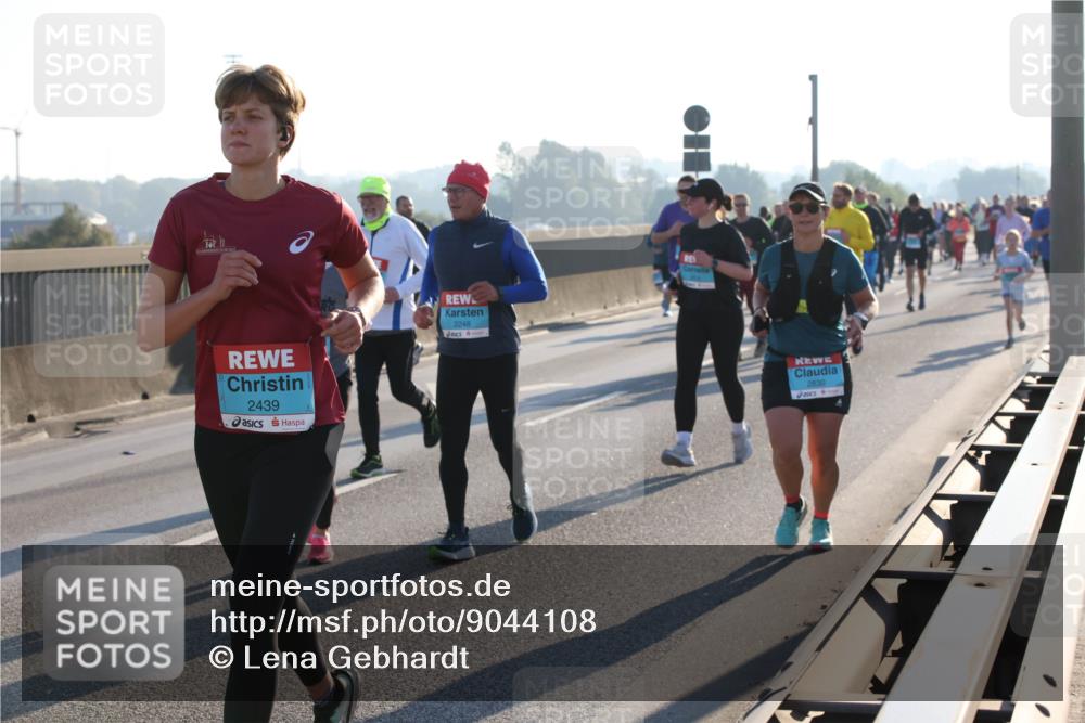03.10.2025 - Köhlbrandbrückenlauf Lena Gebhardt http://msf.ph/oto/9044108 03.10.2025 09:27:03 Position 1 2439, 2248, 2830 meine-sportfotos.de