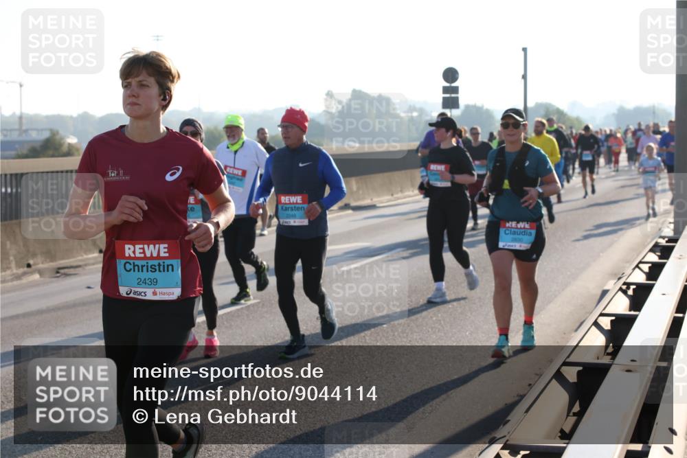 03.10.2025 - Köhlbrandbrückenlauf Lena Gebhardt http://msf.ph/oto/9044114 03.10.2025 09:27:03 Position 1 2439, 2248 meine-sportfotos.de