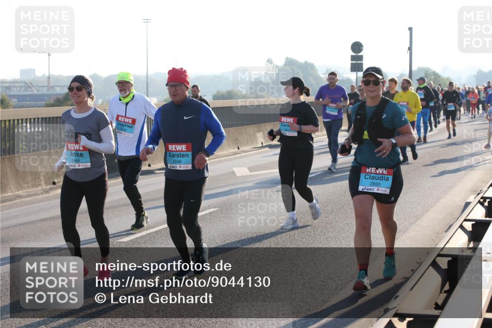 03.10.2025 - Köhlbrandbrückenlauf Lena Gebhardt http://msf.ph/oto/9044130 03.10.2025 09:27:04 Position 1 2466, 2492, 2248, 2014, 2830 meine-sportfotos.de