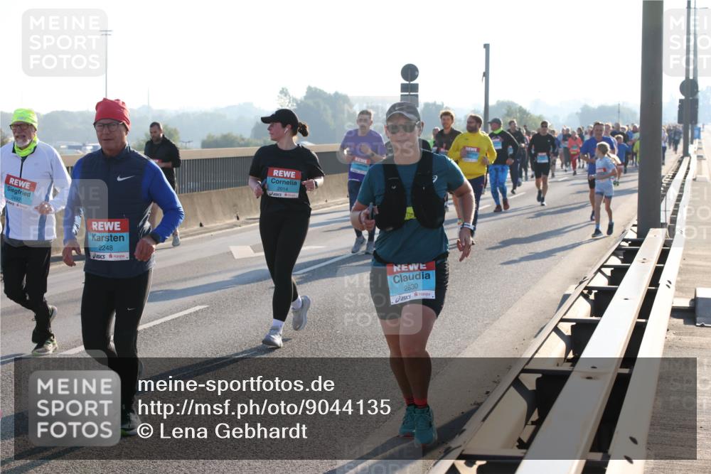 03.10.2025 - Köhlbrandbrückenlauf Lena Gebhardt http://msf.ph/oto/9044135 03.10.2025 09:27:04 Position 1 2492, 2248, 2014, 2830 meine-sportfotos.de