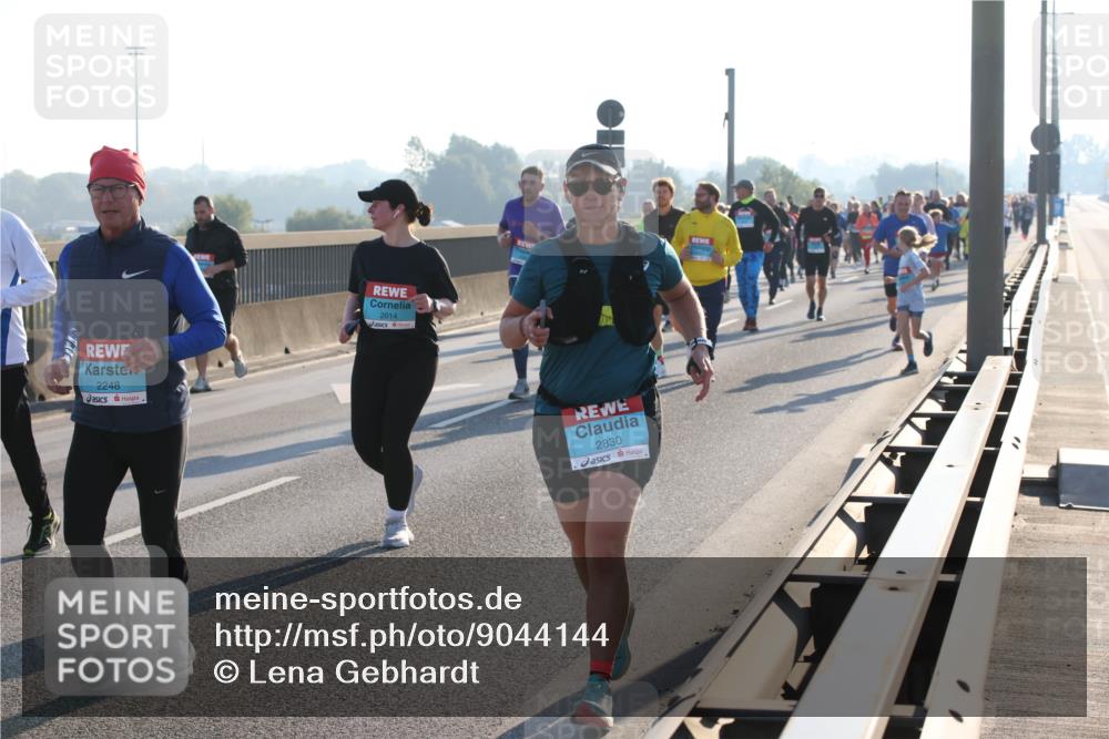 03.10.2025 - Köhlbrandbrückenlauf Lena Gebhardt http://msf.ph/oto/9044144 03.10.2025 09:27:05 Position 1 2248, 2014, 2830 meine-sportfotos.de