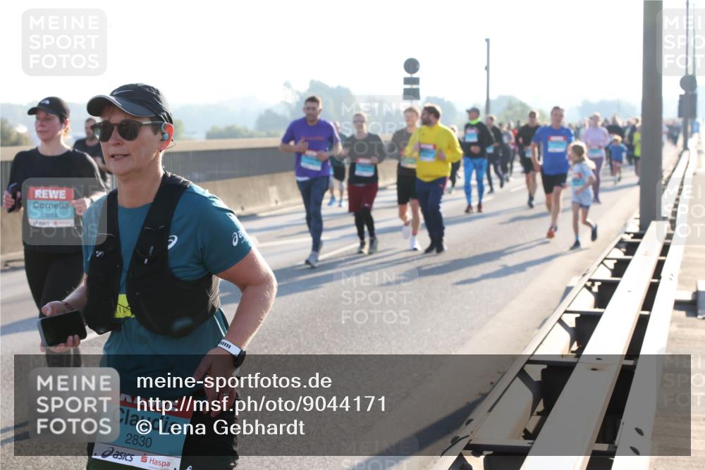 03.10.2025 - Köhlbrandbrückenlauf Lena Gebhardt http://msf.ph/oto/9044171 03.10.2025 09:27:06 Position 1 2014, 2830 meine-sportfotos.de