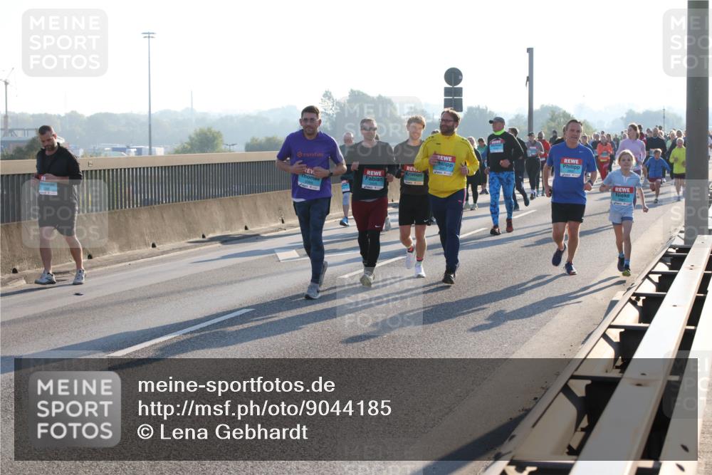 03.10.2025 - Köhlbrandbrückenlauf Lena Gebhardt http://msf.ph/oto/9044185 03.10.2025 09:27:07 Position 1  meine-sportfotos.de