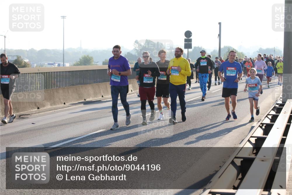 03.10.2025 - Köhlbrandbrückenlauf Lena Gebhardt http://msf.ph/oto/9044196 03.10.2025 09:27:07 Position 1 2390 meine-sportfotos.de