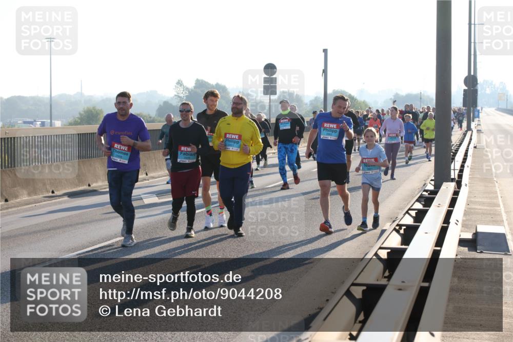 03.10.2025 - Köhlbrandbrückenlauf Lena Gebhardt http://msf.ph/oto/9044208 03.10.2025 09:27:08 Position 1  meine-sportfotos.de