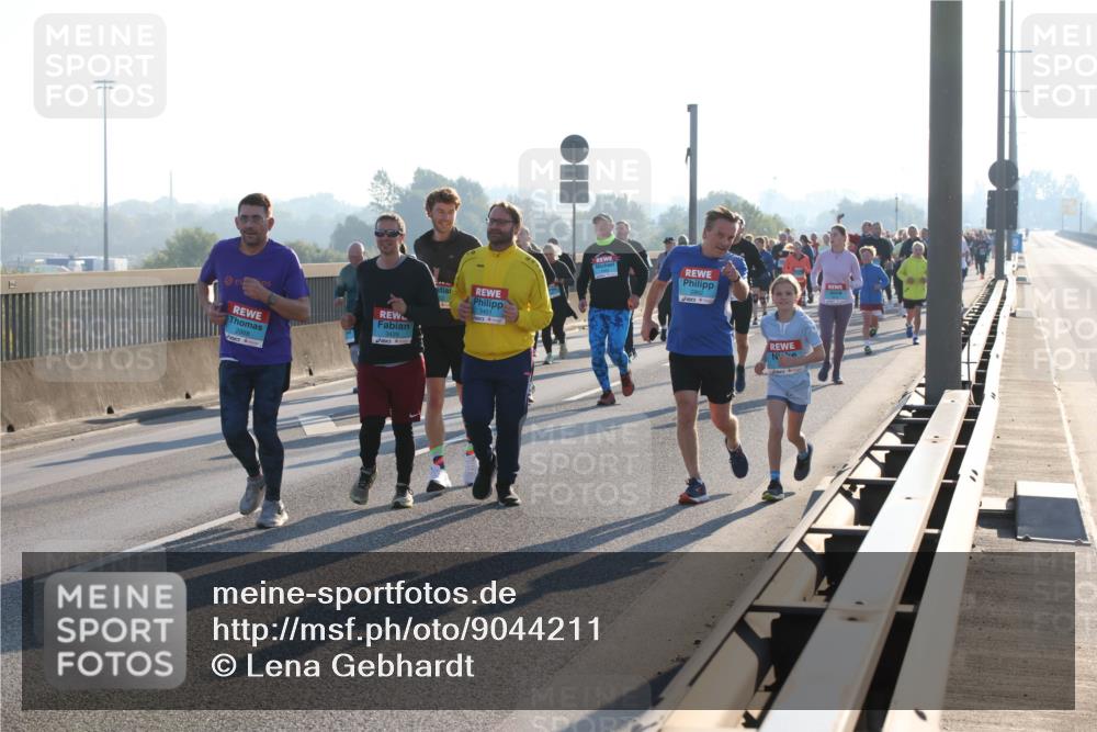 03.10.2025 - Köhlbrandbrückenlauf Lena Gebhardt http://msf.ph/oto/9044211 03.10.2025 09:27:08 Position 1  meine-sportfotos.de