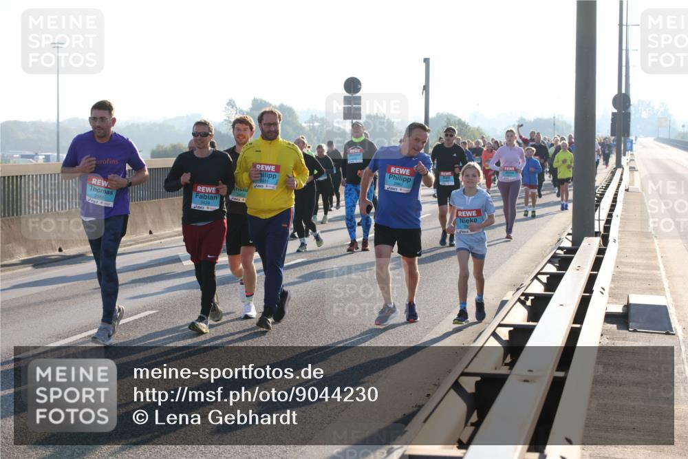 03.10.2025 - Köhlbrandbrückenlauf Lena Gebhardt http://msf.ph/oto/9044230 03.10.2025 09:27:08 Position 1 2988, 3429 meine-sportfotos.de